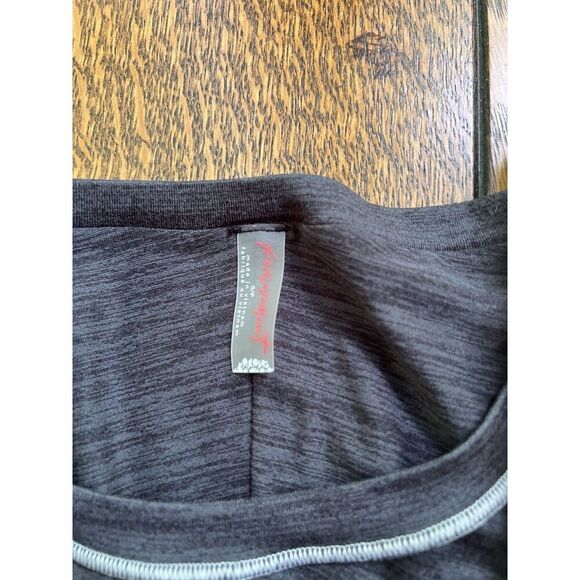 Free People Movement Right On Run Long Sleeve Layer Scrunch Sides Size Small NWT - Picture 4 of 6